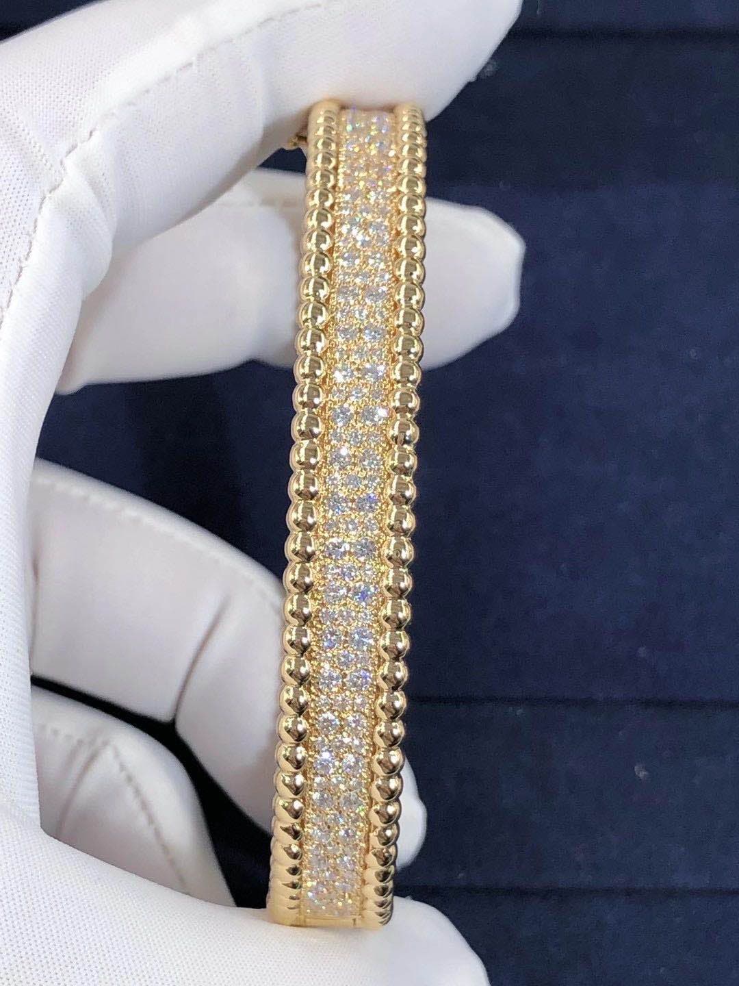Браслет Van Cleef & Arpels Perlée с 3 рядами бриллиантов желтое золото 8