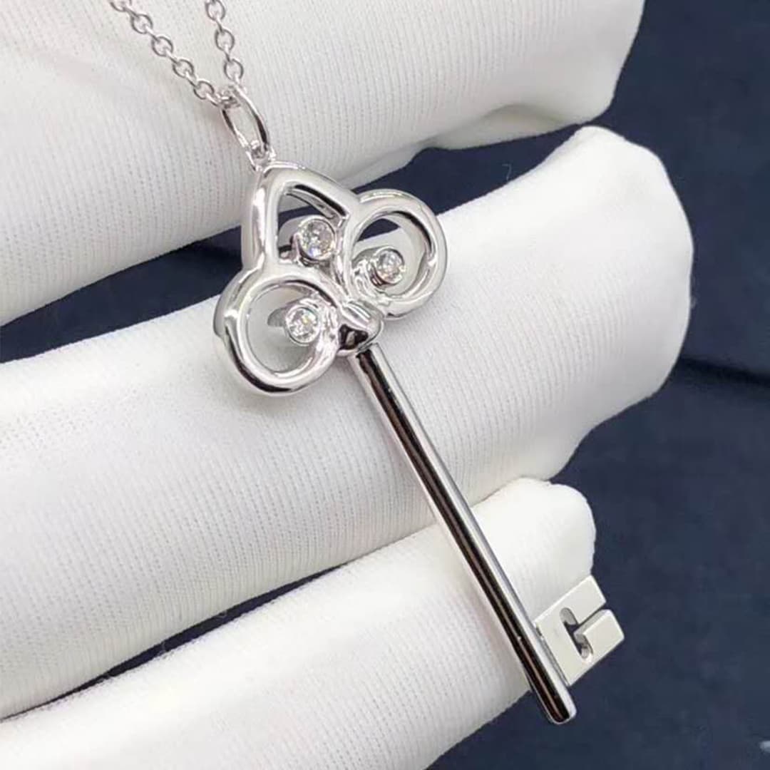 Ключ-подвеска Tiffany Fleur de Lis бриллианты, белое золото 1