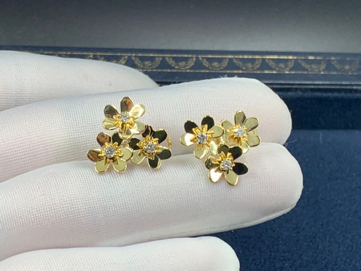 Серьги Frivole Van Cleef & Arpels бриллианты, желтое золото 3