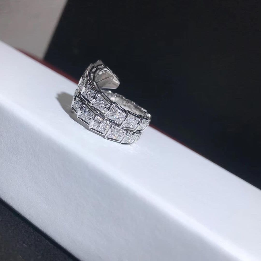 Кольцо Bvlgari из белого золота 2