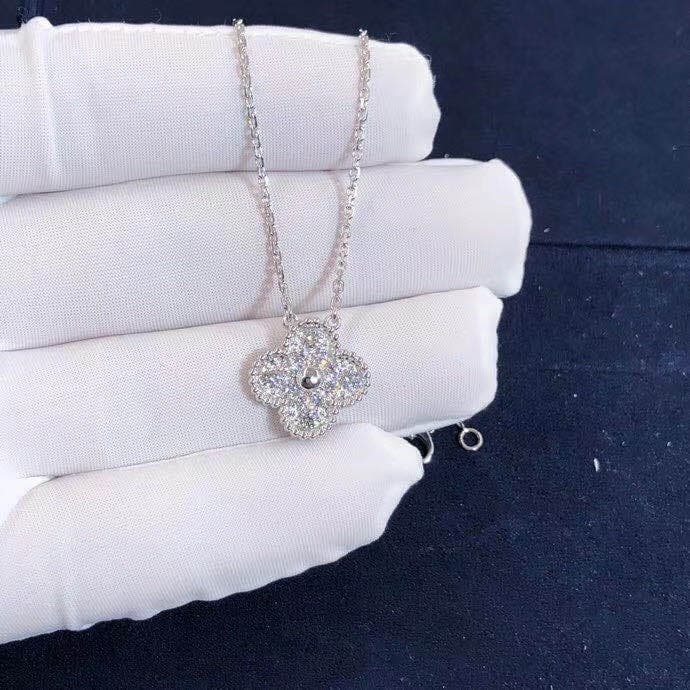 Подвеска Van Cleef & Arpels Vintage Alhambra бриллианты, белое золото 7