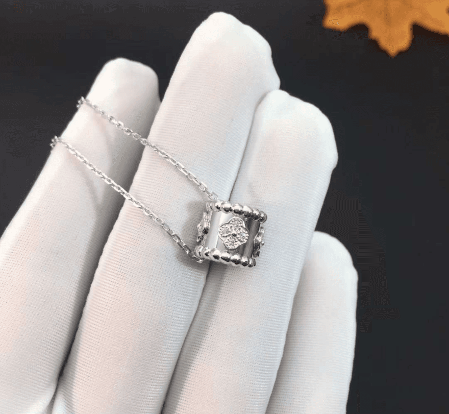 Подвеска Van Cleef & Arpels Perlée CLovers 0.18ct 3