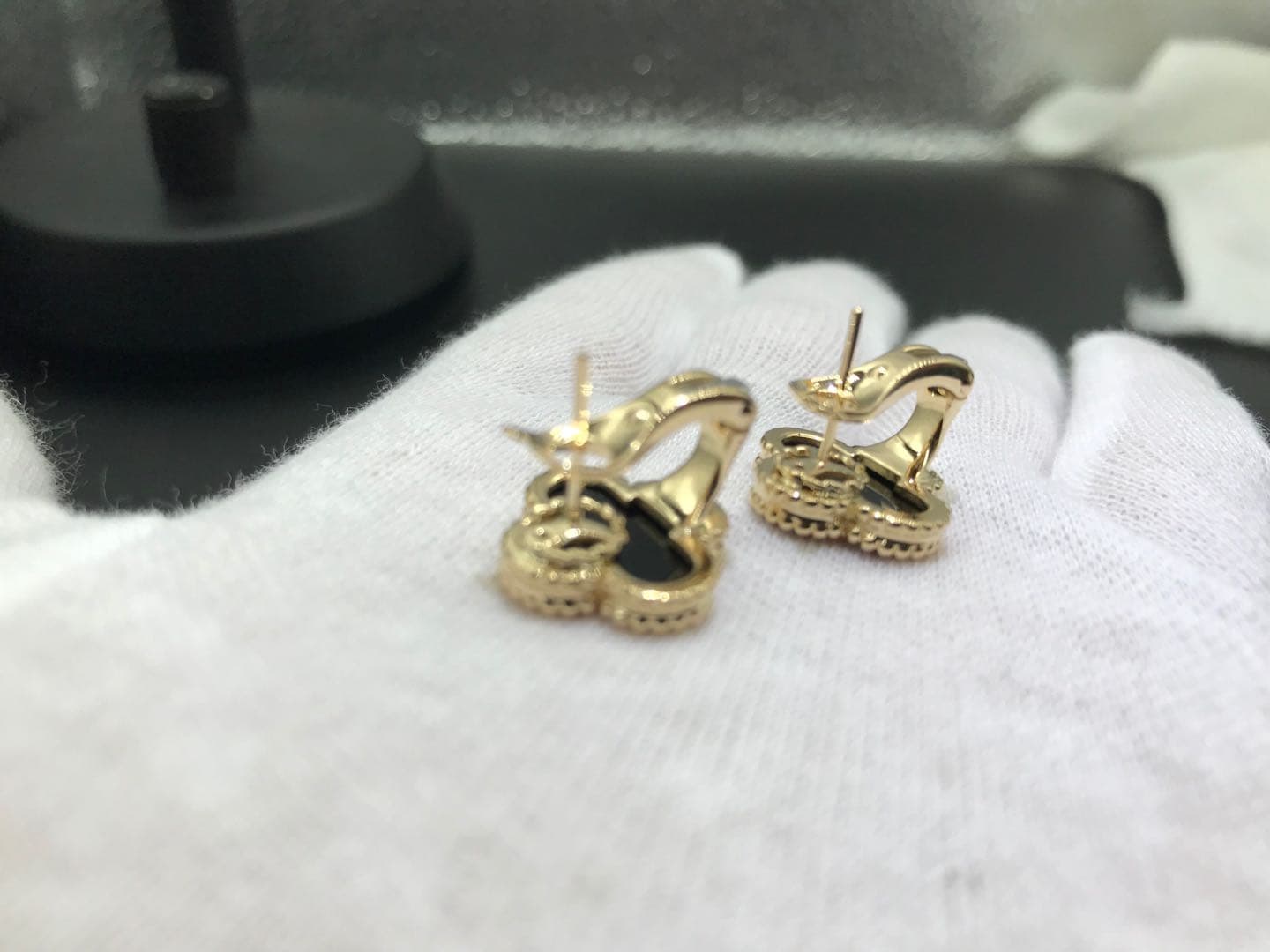 Серьги Van Cleef & Arpels черный оникс, желтое золото 6