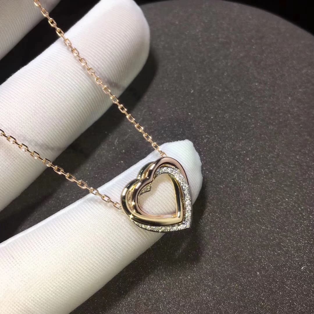 Колье Cartier Trinity из золота, 0,08ct 1