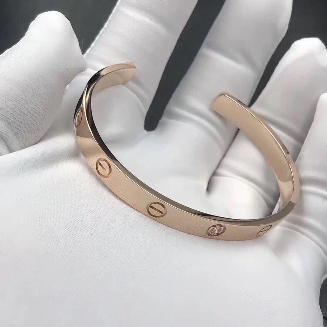 Золотой браслет Cartier Love с бриллиантами 1