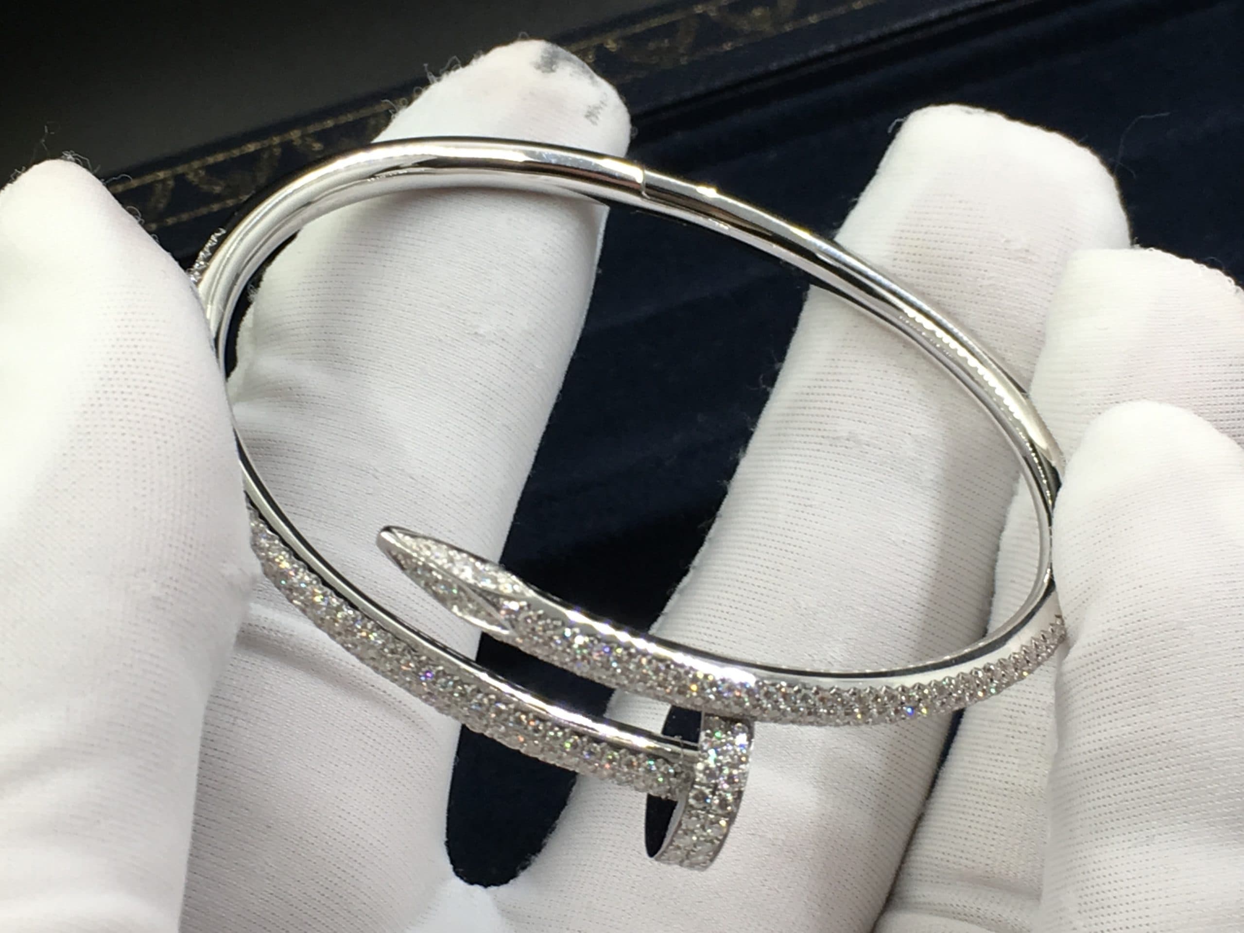Браслет Cartier Juste un Clou классическая модель белое золото, бриллианты 10