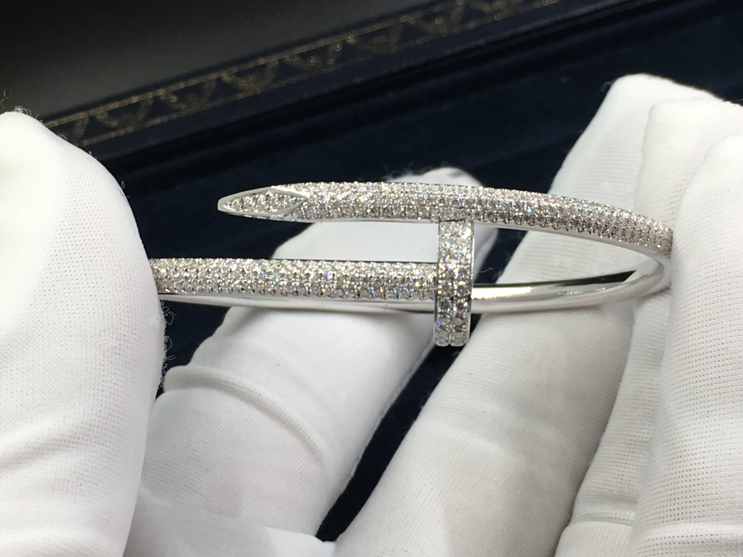 Браслет Cartier Juste un Clou классическая модель белое золото, бриллианты 9