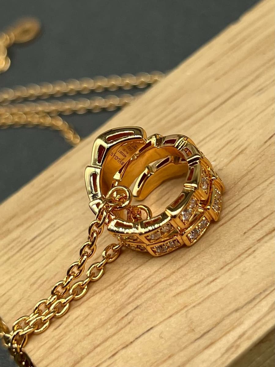Колье с подвеской Bvlgari Serpenti Viper, желтое золото 1