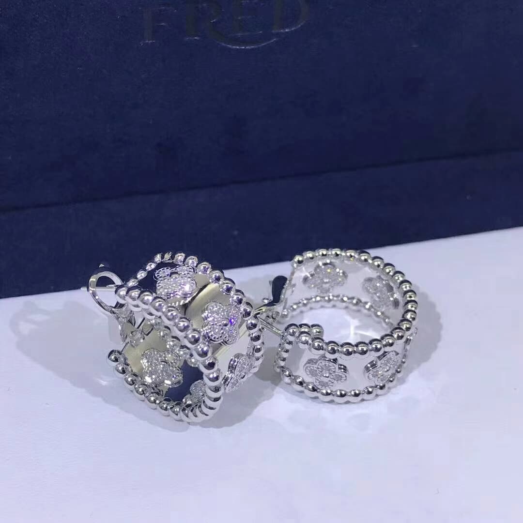 Серьги-кольца Van Cleef & Arpels Perlée Clover бриллианты, белое золото 2