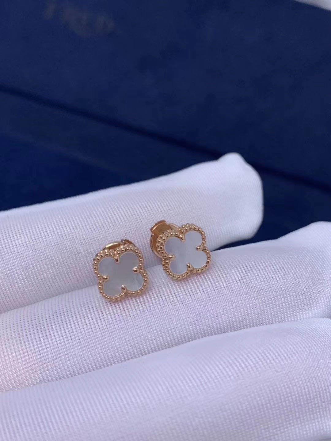 Серьги Van Cleef & Arpels Sweet Alhambra перламутр, желтое золото 1