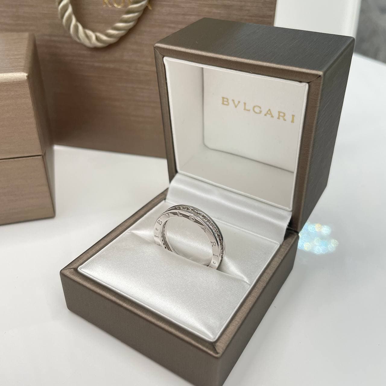 Кольцо Bulgari B.ZERO1 белое золото, бриллианты 2