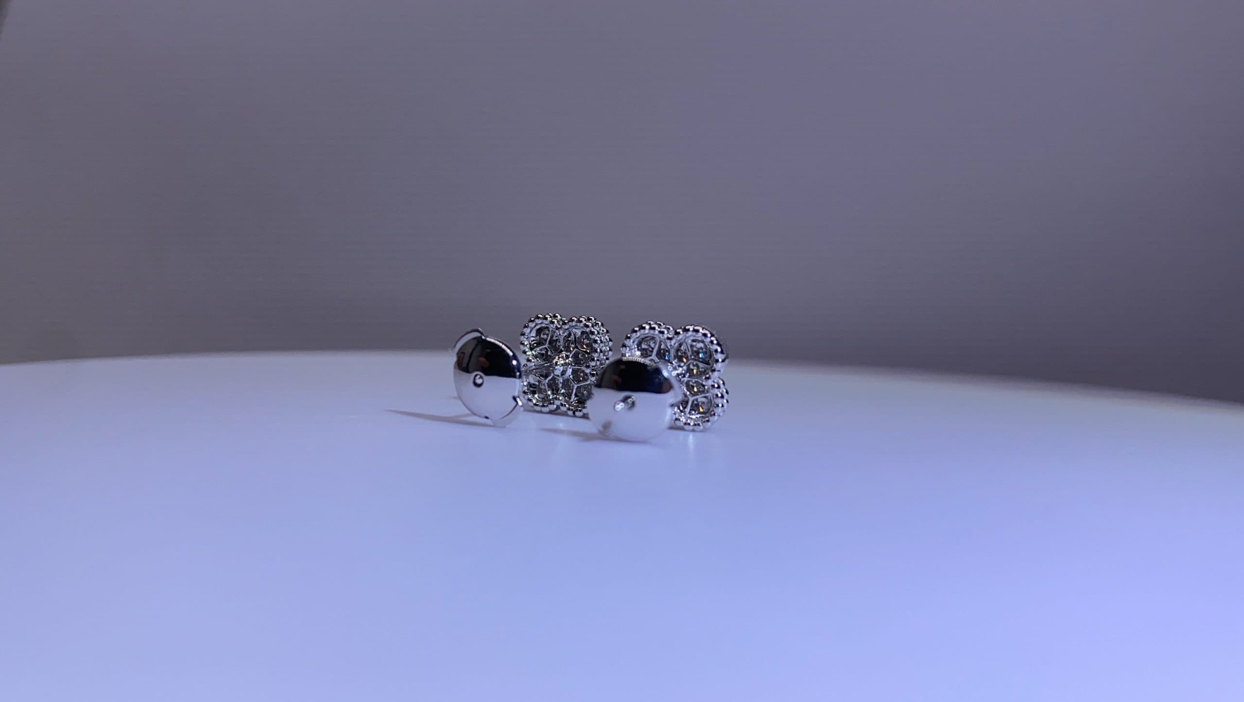 Серьги-гвоздики Van Cleef & Arpels, 0,16ct 1