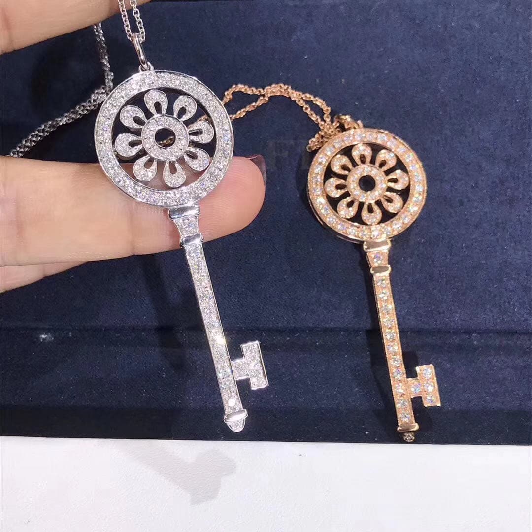 Колье Tiffany & Co. Petal Key с бриллиантовым паве белое, розовое золото 3