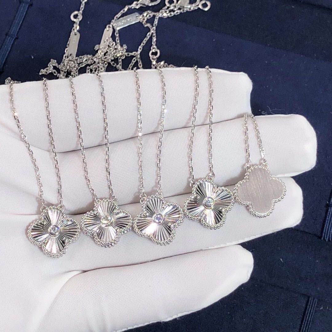 Подвеска из золота с бриллиантами 0.052ct 2