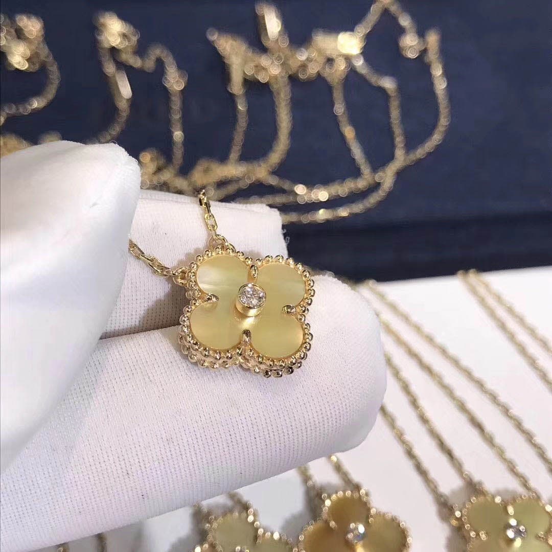 Подвеска Van Cleef & Arpels Vintage Alhambra желтое золото, перламутр, бриллиант 6