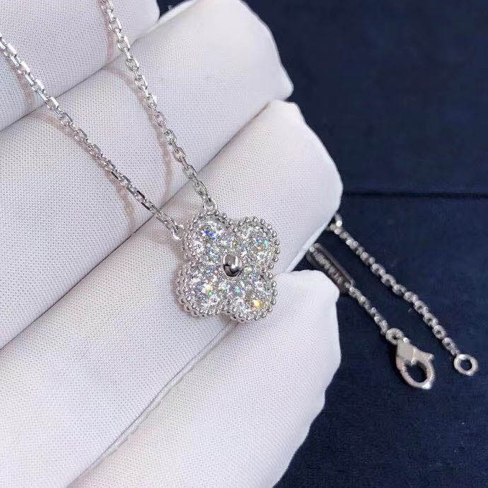 Подвеска Van Cleef & Arpels Vintage Alhambra бриллианты, белое золото 1