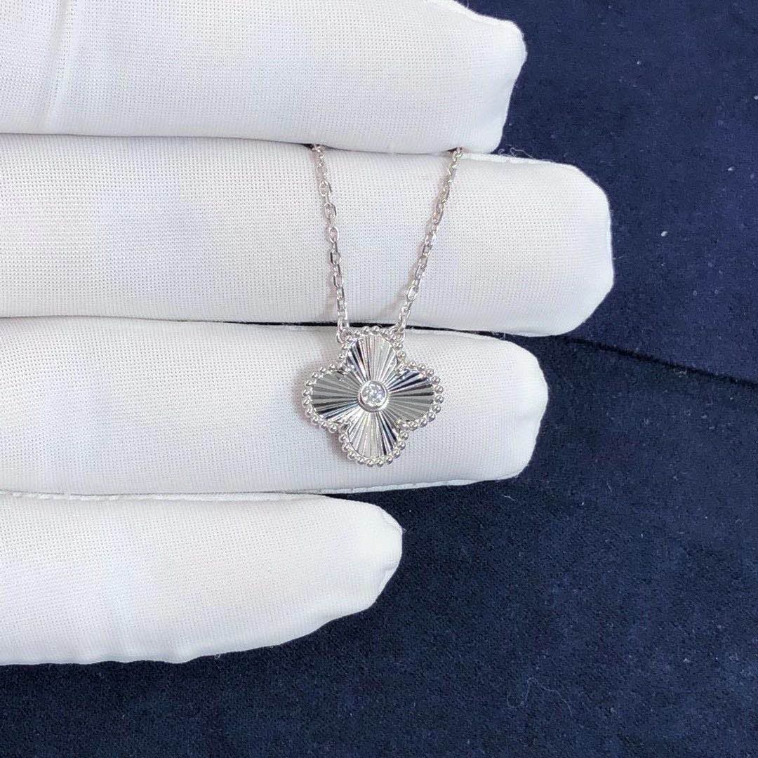 Подвеска Van Cleef Arpels Vintage Alhambra белое золото, бриллиант 5