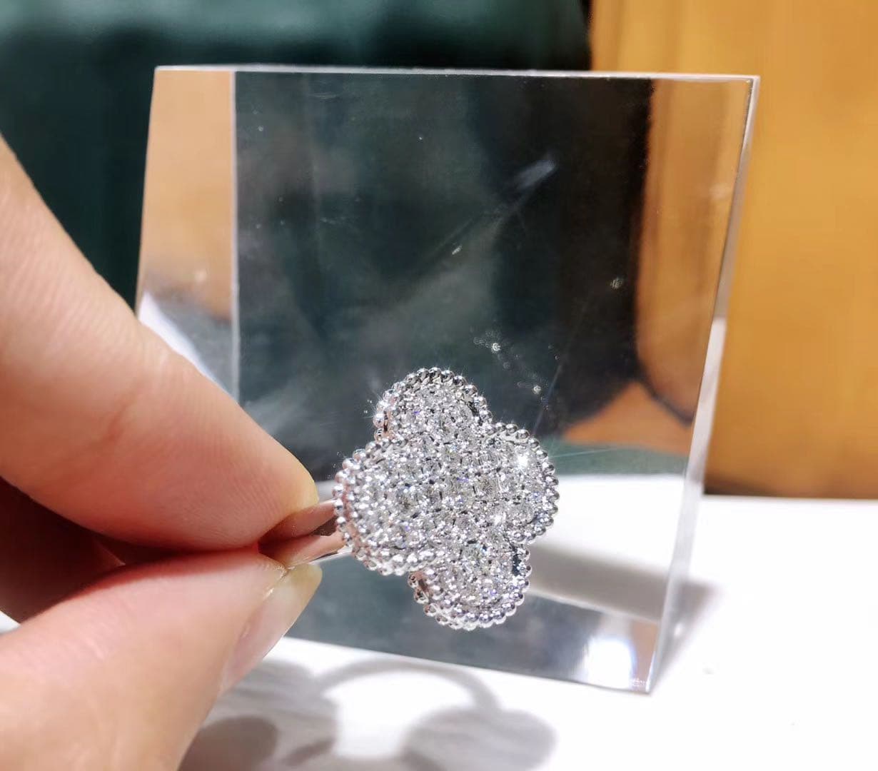 Кольцо Van Cleef Arpels Magic Alhambra белое золото, бриллианты 3