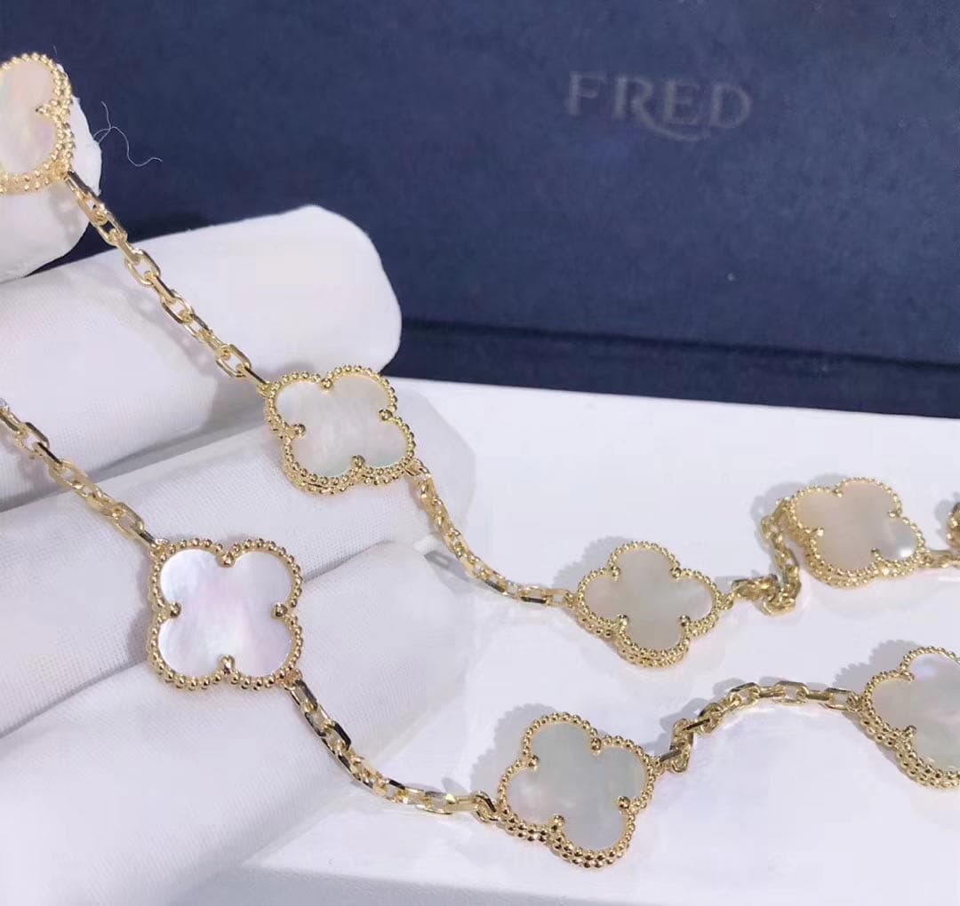 Колье Van Cleef & Arpels Alhambra с 10 мотивами белый перламутр, желтое золото 1