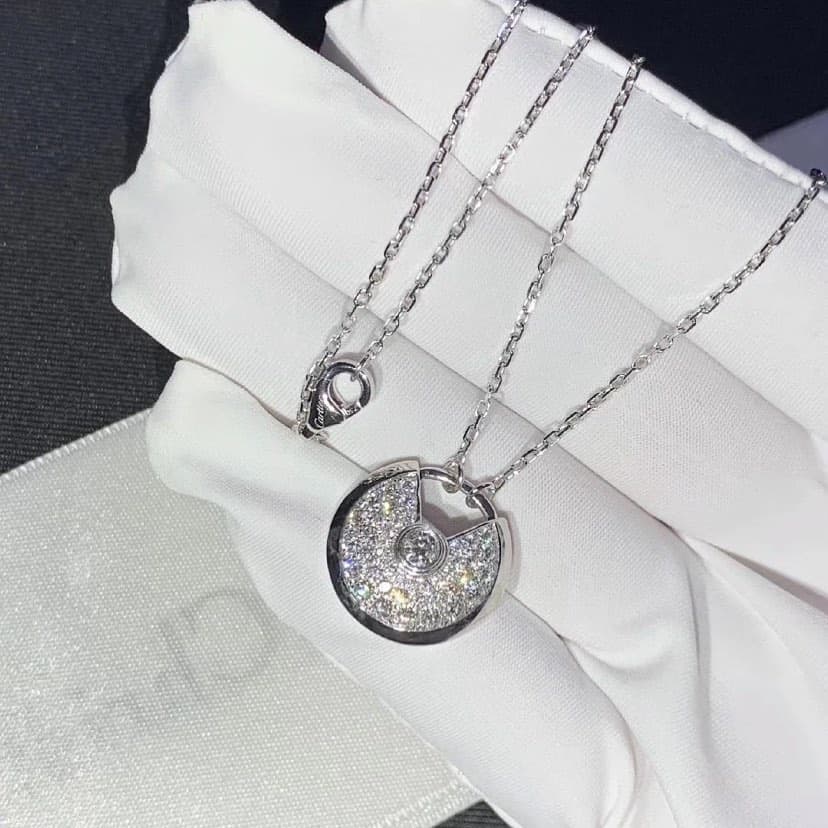 Колье Amulette de Cartier