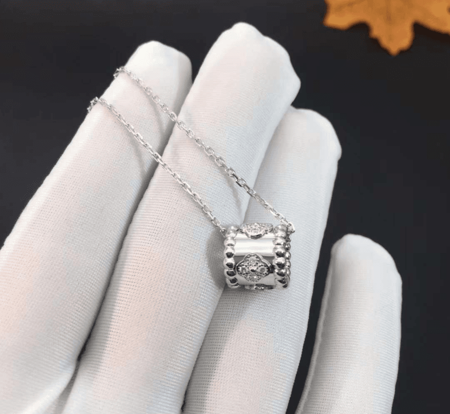Подвеска Van Cleef & Arpels Perlée CLovers 0.18ct 2