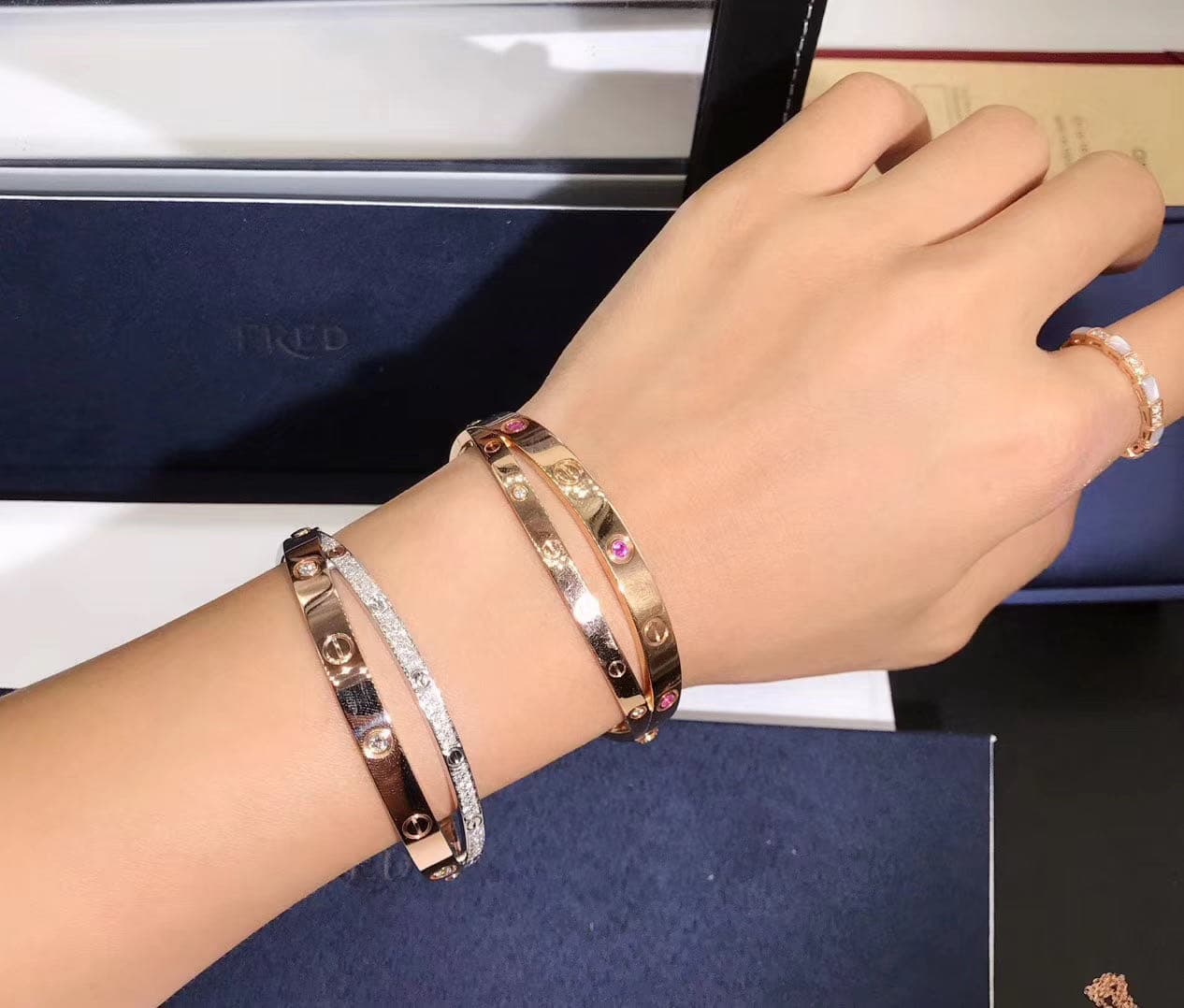 Браслет Cartier Cross Love бриллианты, розовое, белое золото 7
