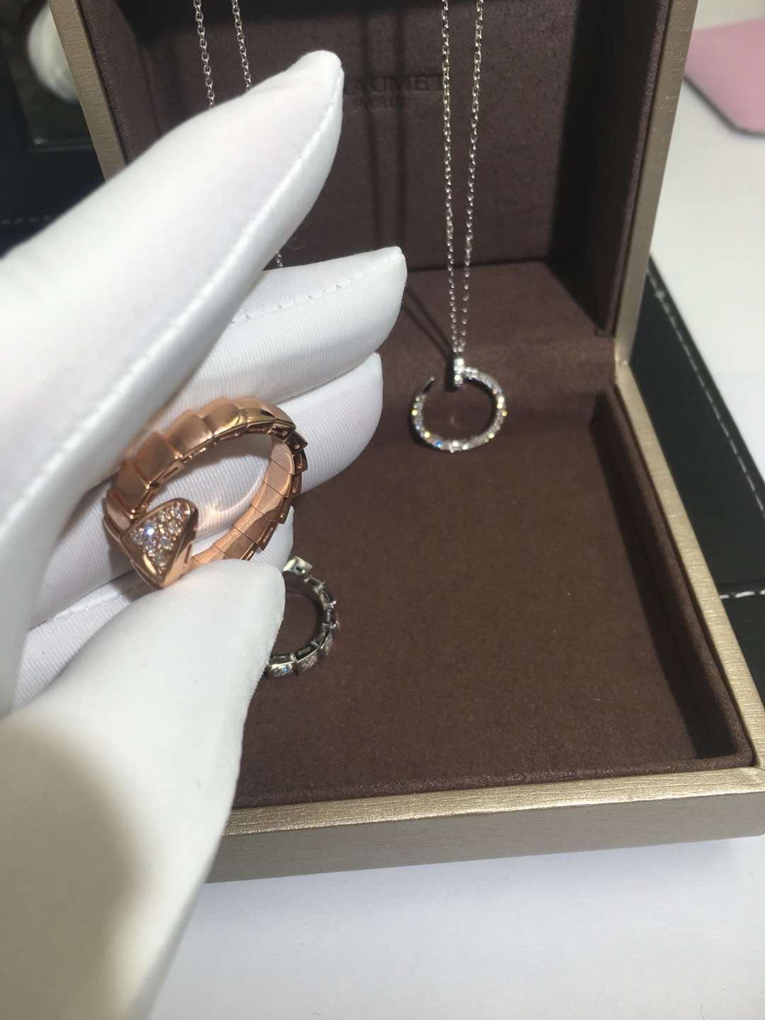 Кольцо Bulgari Serpenti с бриллиантовым паве розовое золото 5