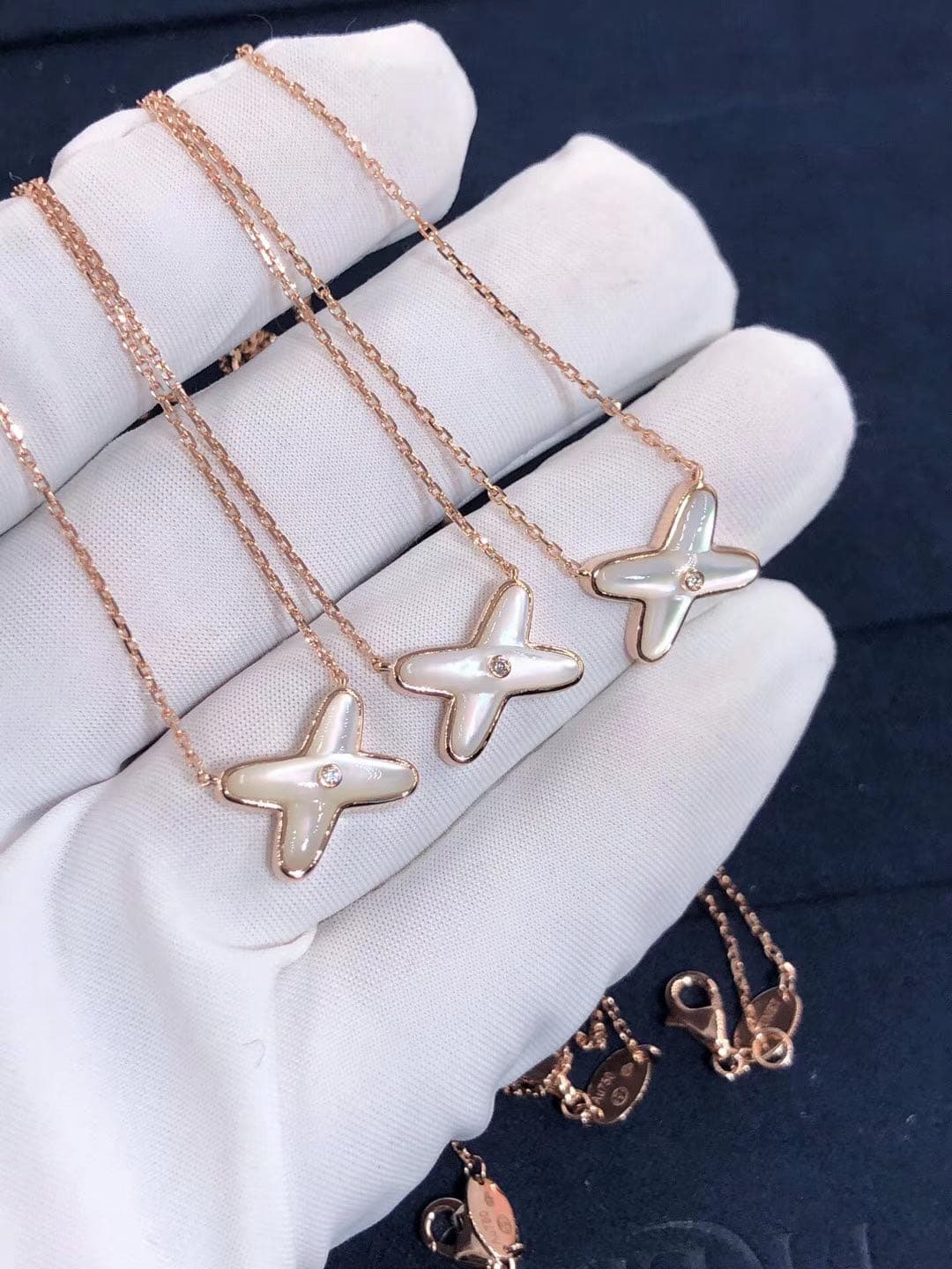 Подвеска Chaumet Jeux De Liens розовое золото, белый перламутр, бриллианты 3