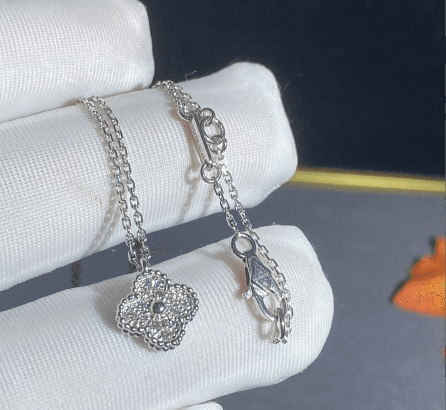 Подвеска Van Cleef & Arpels Sweet Alhambra бриллианты, белое золото 3