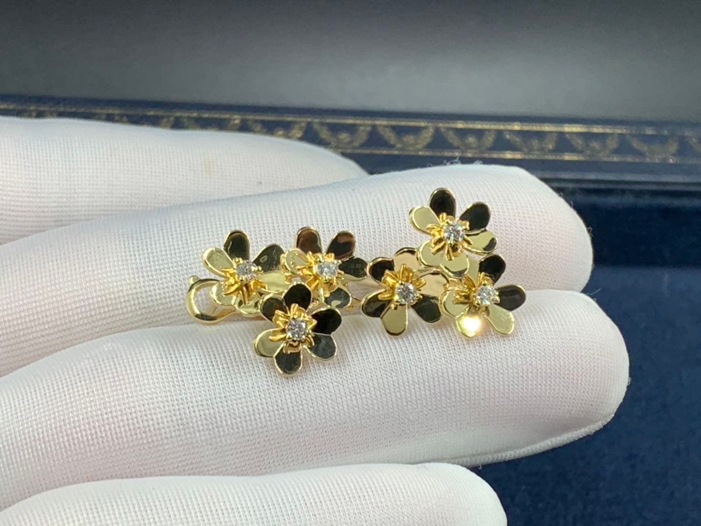Серьги Frivole Van Cleef & Arpels бриллианты, желтое золото 5