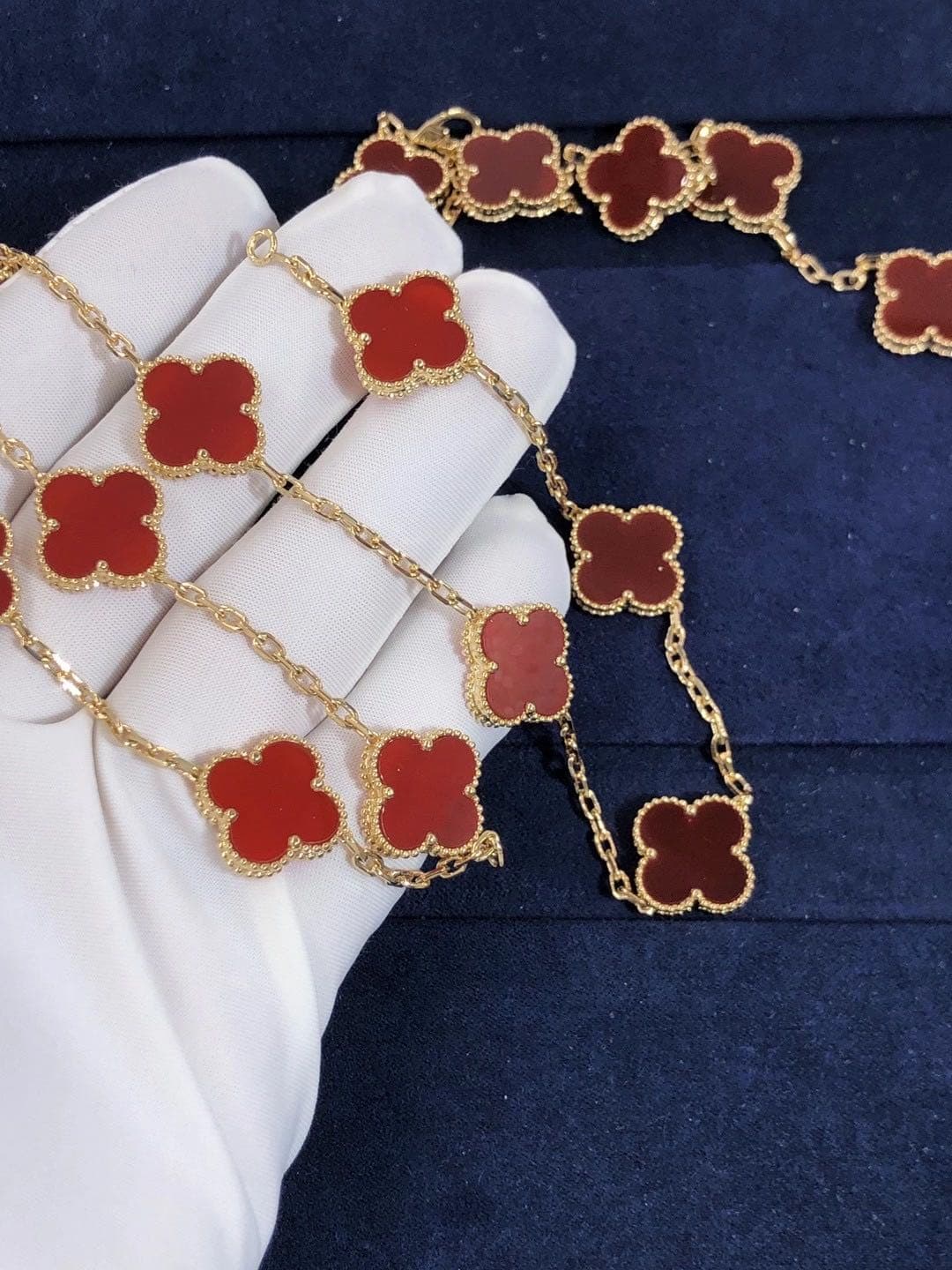 Колье Van Cleef & Arpels 10 мотивов сердолик 1