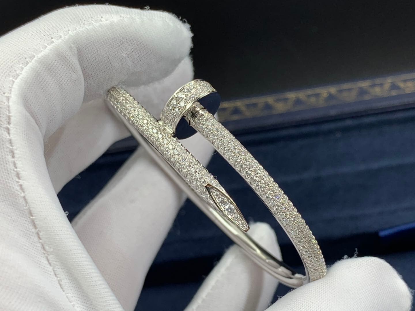 Браслет Cartier Juste un Clou классическая модель белое золото, бриллианты 14