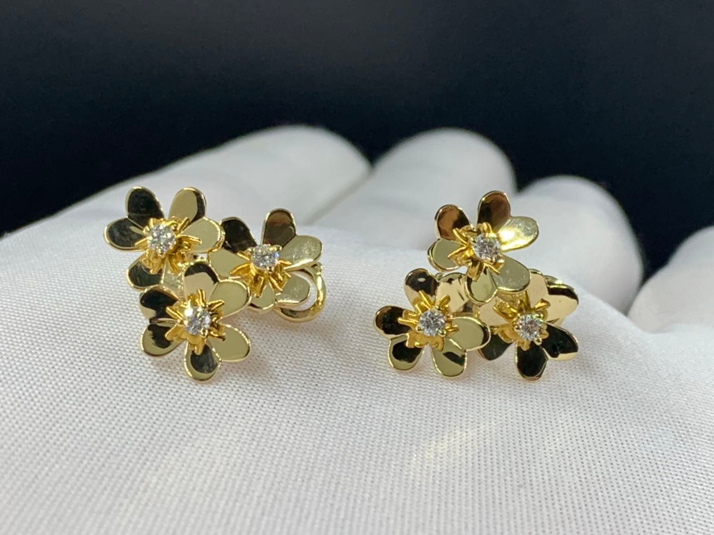 Серьги Frivole Van Cleef & Arpels бриллианты, желтое золото 2