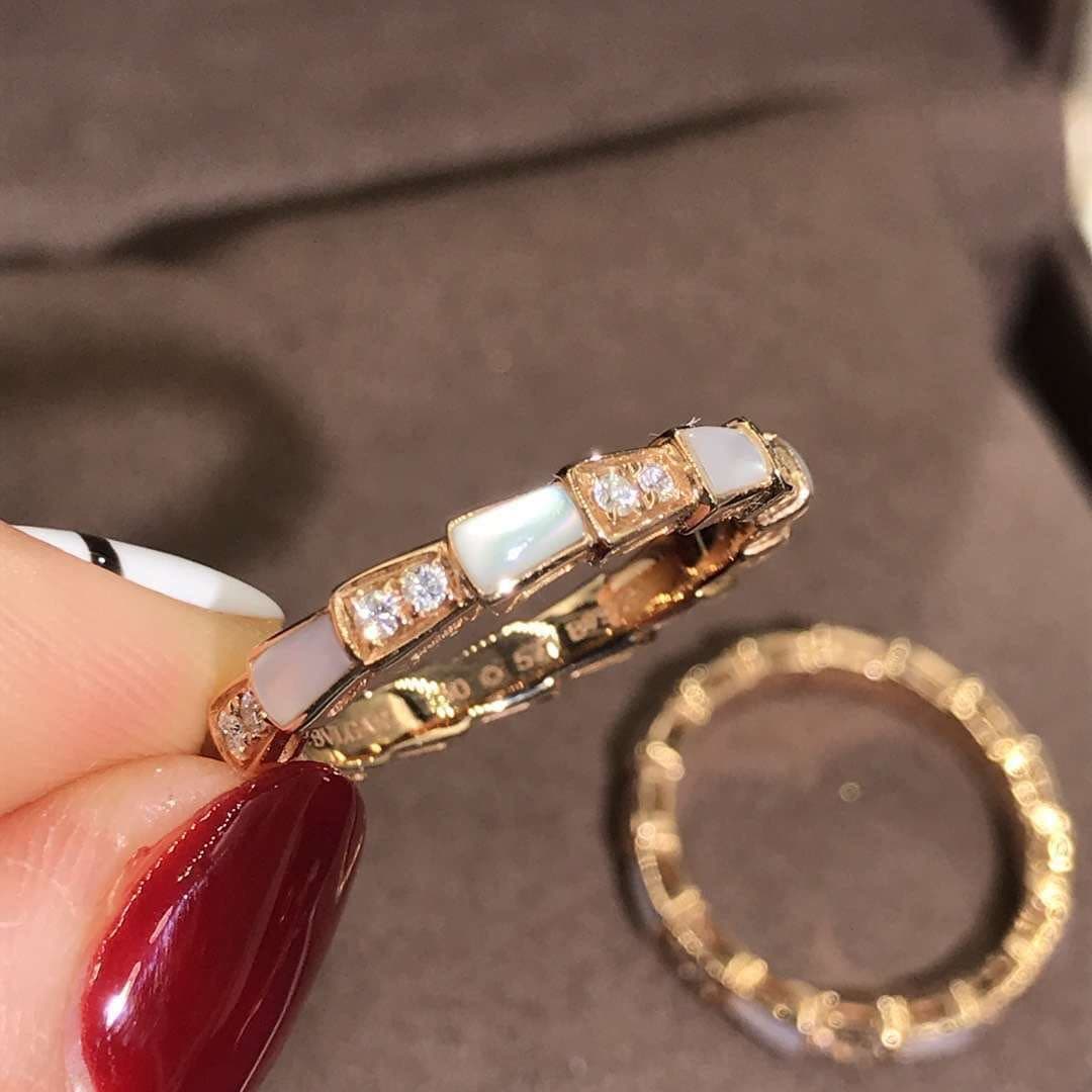 Кольцо Bulgari Serpenti 2 витка желтое золото, бриллианты, перламутр 4