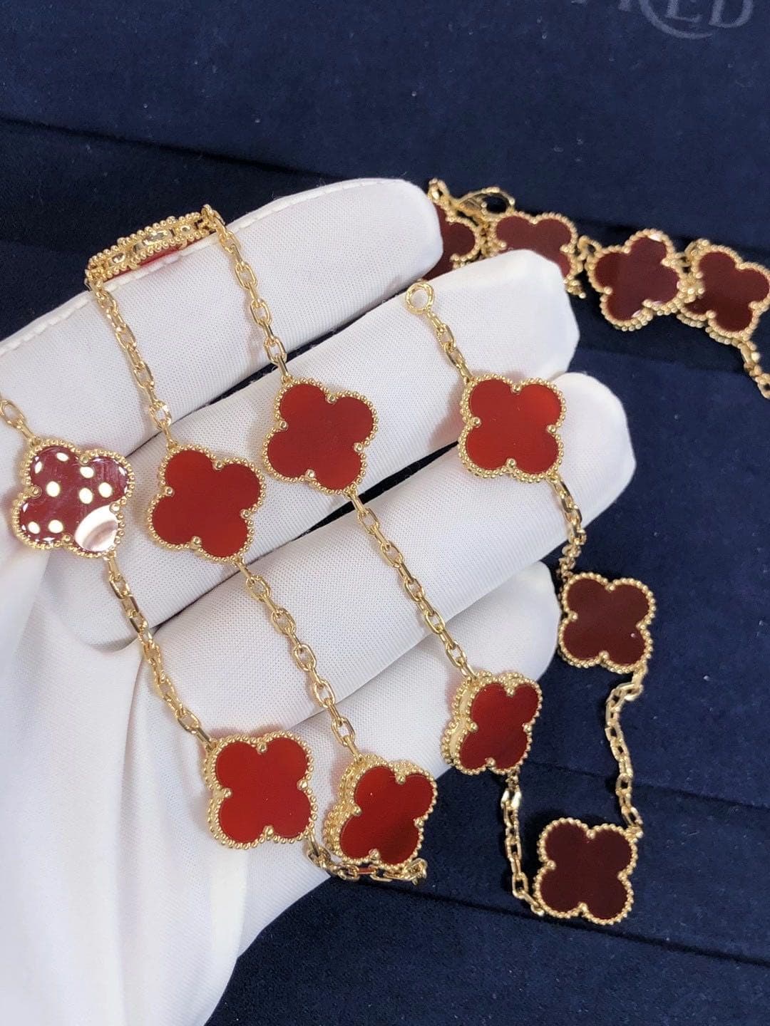 Колье Van Cleef & Arpels 10 мотивов сердолик 3