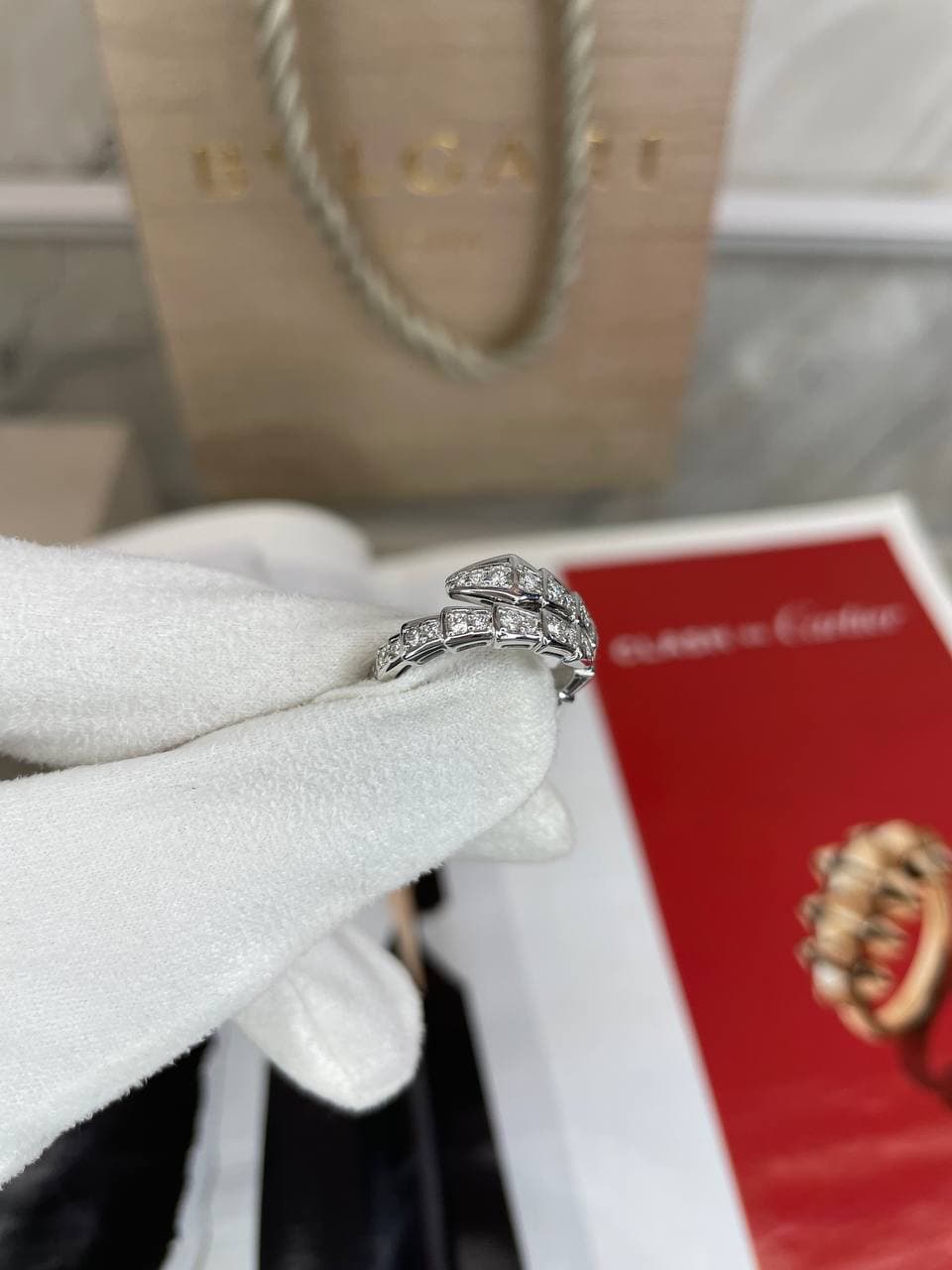 Кольцо Bulgari Serpenti белое золото, бриллианты 6