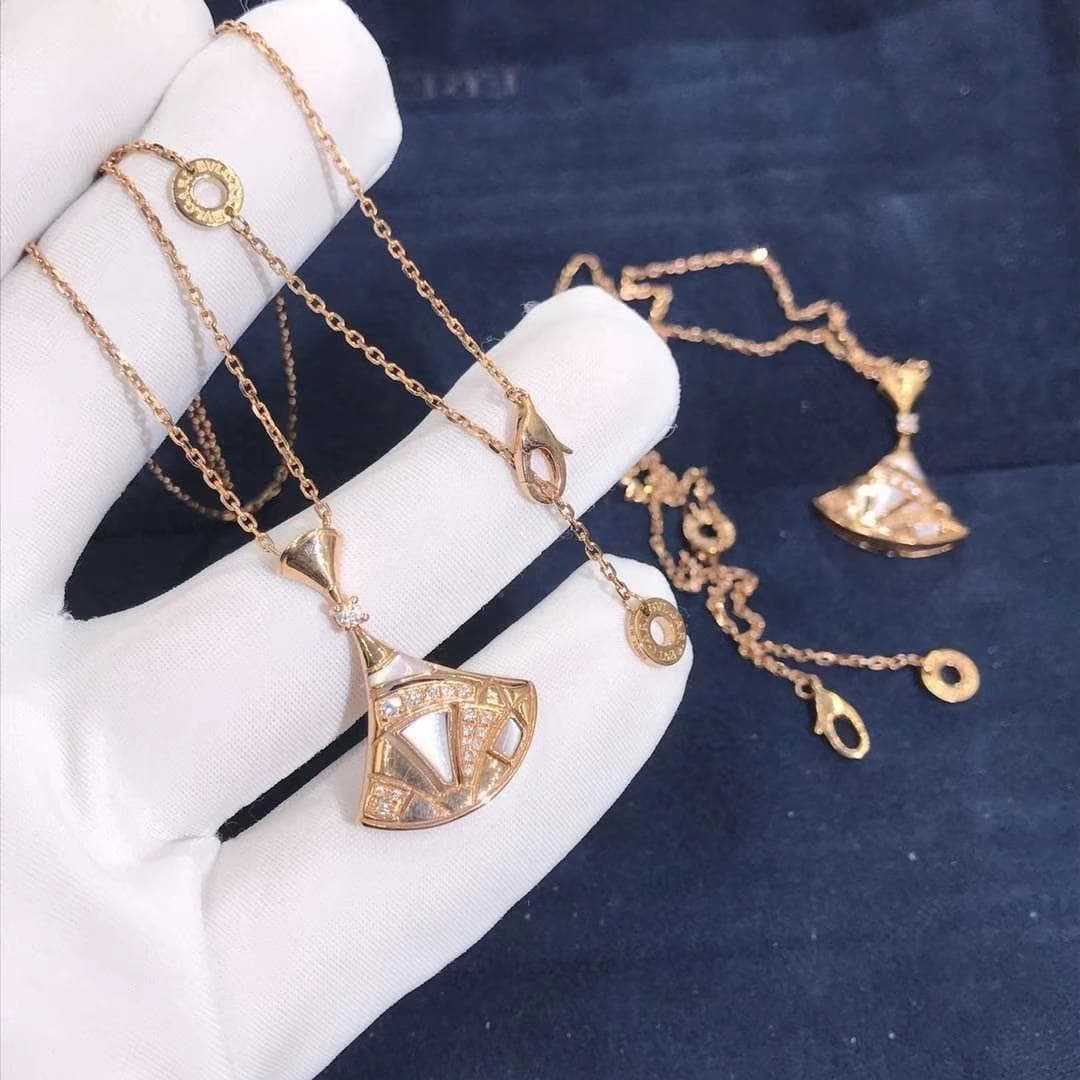 Подвеска Bulgari Divas Dream бриллианты, розовое золото, перламутр 4