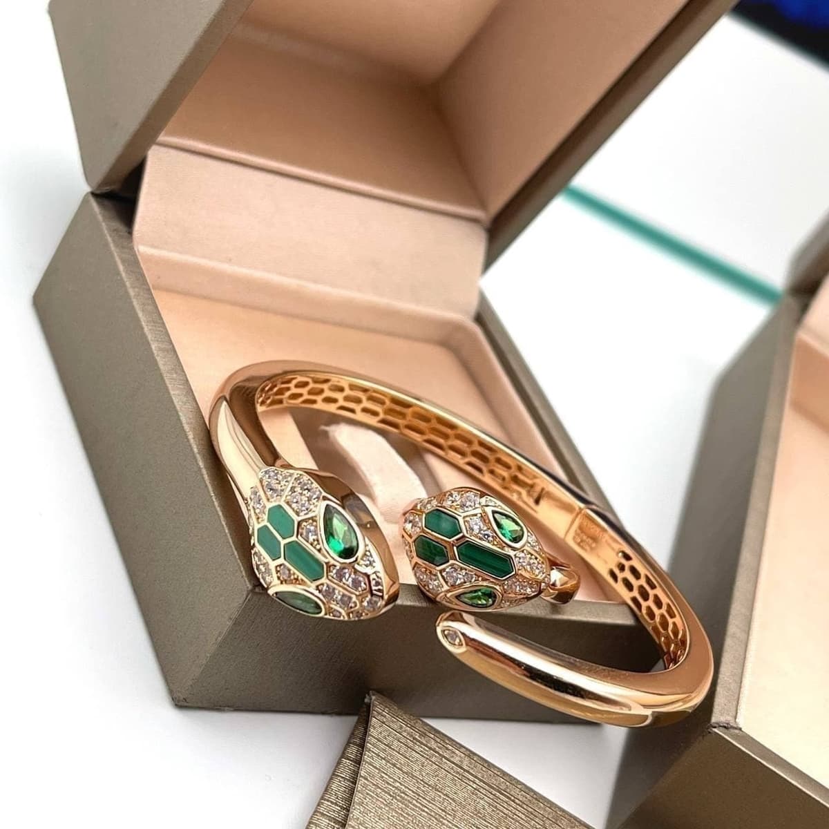 Кольцо Bvlgari Serpenti, розовое золото 2