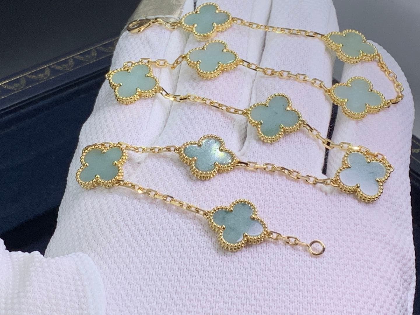 Колье Van Cleef & Arpels Vintage Alhambra с 10 мотивами перламутр, желтое золото 7