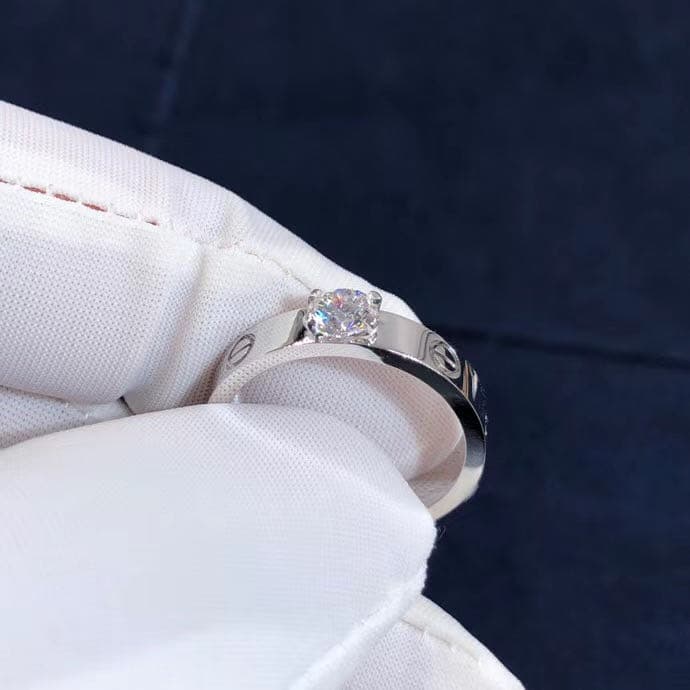Кольцо для помолвки Cartier Love 1 бриллиант, белое золото 8