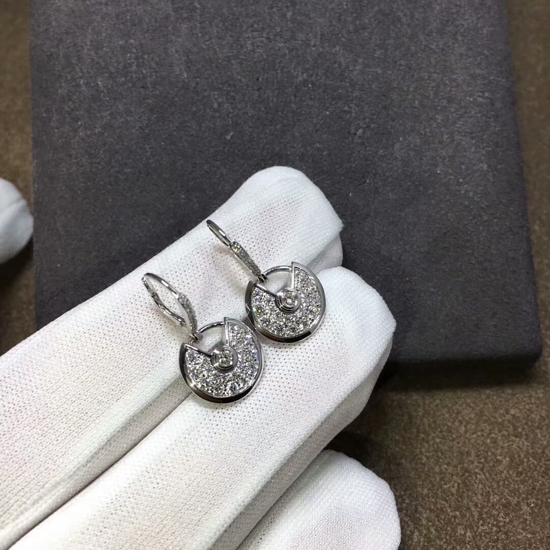 Серьги Amulette de Cartier из белого золота с бриллиантами 1,16ct 2