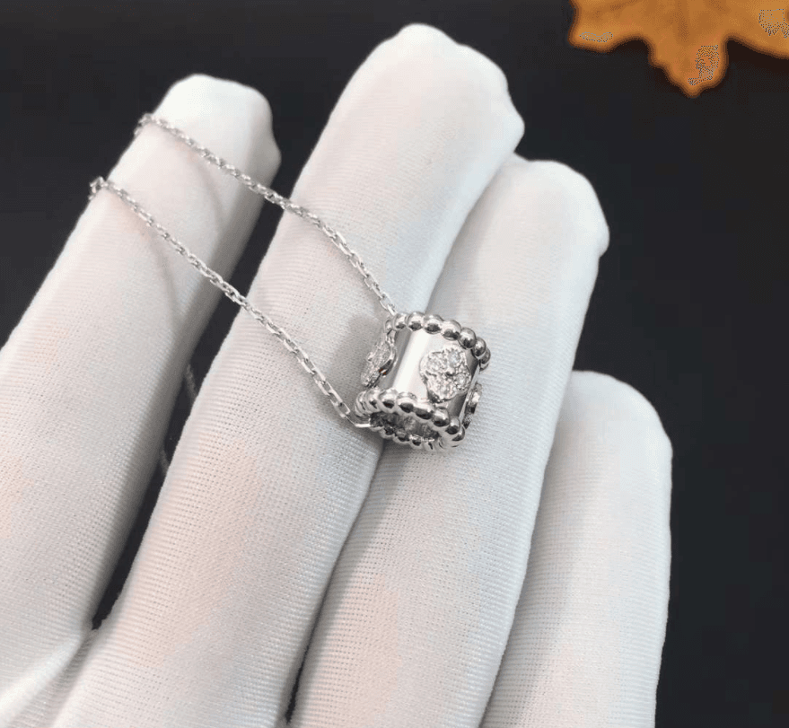 Подвеска Van Cleef & Arpels Perlée CLovers 0.18ct 1