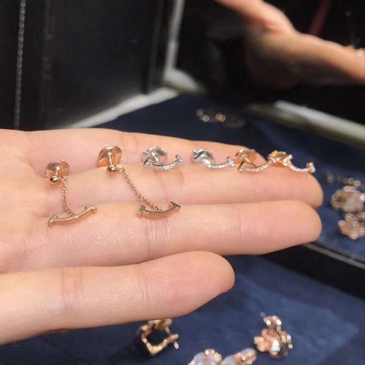 Серьги-гвоздики Tiffany T smile бриллианты, желтое золото 3