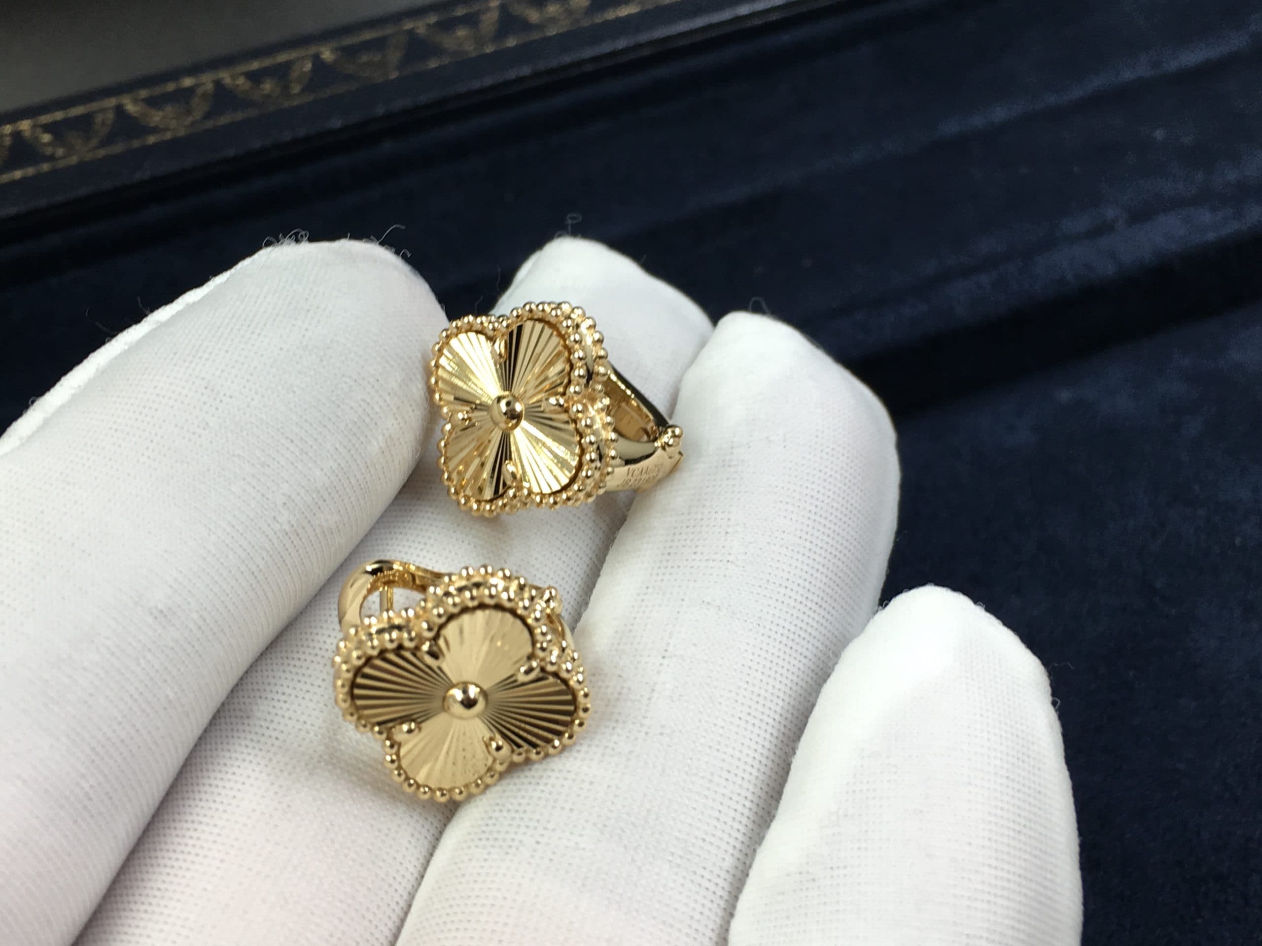Винтажные серьги Van Cleef Alhambra желтое золото 1