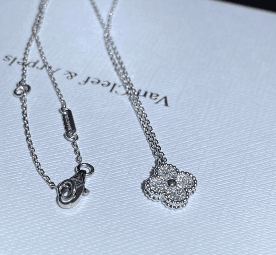 Подвеска Van Cleef & Arpels Sweet Alhambra бриллианты, белое золото 4