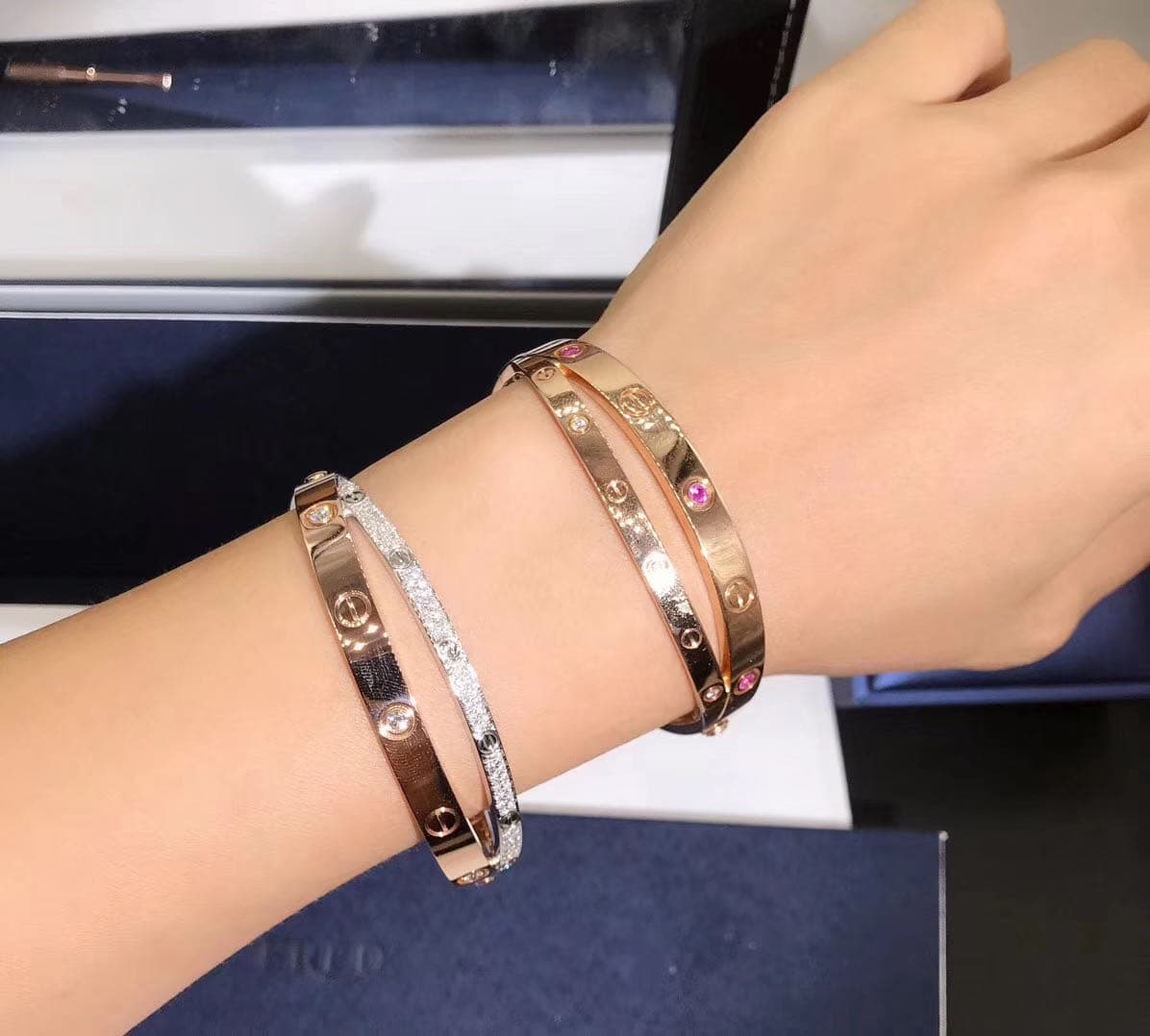 Браслет Cartier Cross Love бриллианты, розовое, белое золото 6