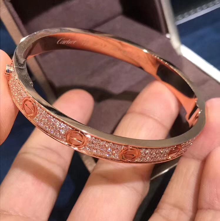 Браслет Cartier Love 204 бриллианта, розовое золото 1
