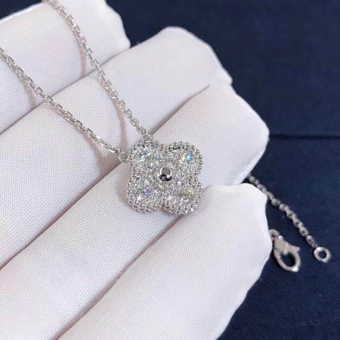 Подвеска Van Cleef & Arpels Vintage Alhambra бриллианты, белое золото 3