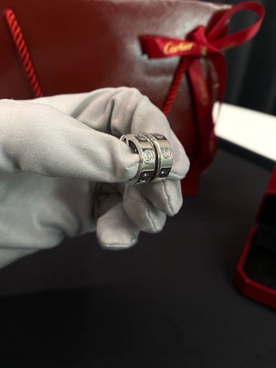 Серьги Cartier Love белое золото, бриллианты 3