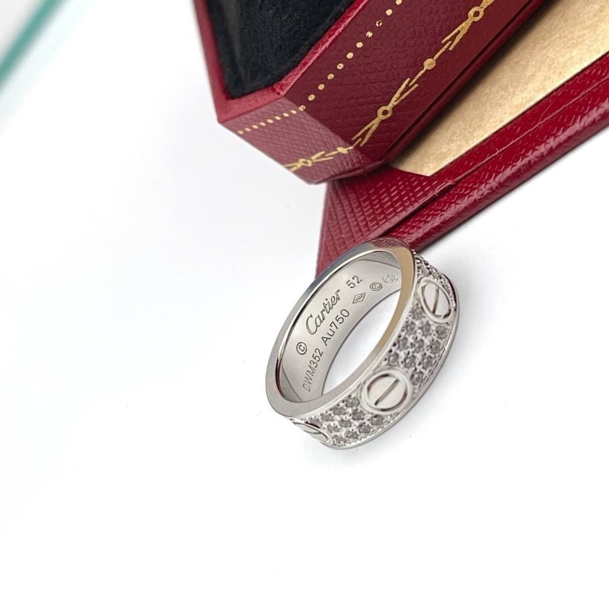 Обручальное кольцо Cartier Love, белое золото 1